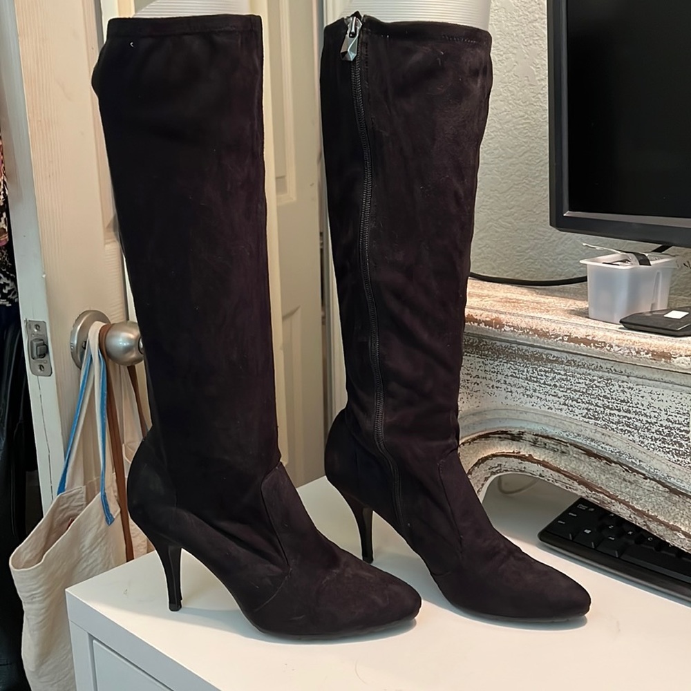 Tahari  high boot with unstructured shaft